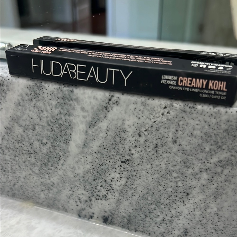 HUDA BEAUTY Creamy Kohl Eye Pencil - Very Vanta Black - Picture 3 of 4